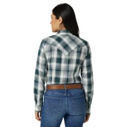 Women's Wrangler Essential Snap Front Shirt #112327184 -Outlet Cowgirl Closet Store 1e56290c7ba011fde3abb36552e4d3c4