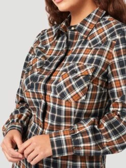 Women's Wrangler Snap Front Shirt #112321366 -Outlet Cowgirl Closet Store 63d38fb9bcb090c38e9d1e3b4ba0005f
