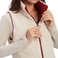 Women's Ariat Reversible Dilon Insulated Vest #10041586 -Outlet Cowgirl Closet Store 84d66d23d91f4bd7bfd7cebc9f28f36f 4954457b b0a7 44db b1ac 7e88982ca627